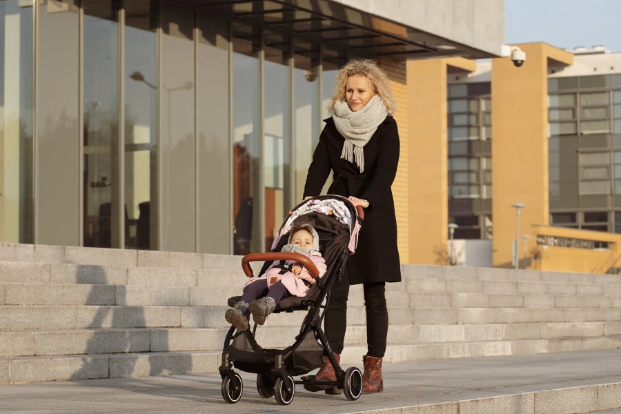 Momi Estelle Pink Wandelwagen WOSP00004 12 Momi Estelle Pink Wandelwagen WOSP00004 - Afbeelding 10