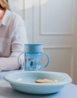 Suavinex Forest Blauw 360° Drinkbeker Met Handvatten SXZFEE070157 10 Suavinex Forest Blauw 360° Drinkbeker Met Handvatten SXZFEE070157 -Babyproducten Winkel Suavinex Forest Blauw 360 Drinkbeker met Handvatten SXZFEE070157 4