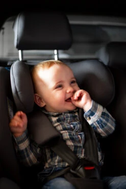 Ding Cruz Dark Grey 360° Isofix Autostoel 0-36kg DI-101920 29 Ding Cruz Dark Grey 360° Isofix Autostoel 0-36kg DI-101920 -Babyproducten Winkel di 101919 lifestyle 04a 1