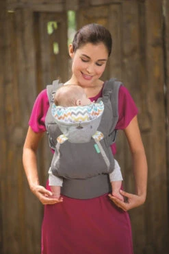 Infantino Cuddle Up Ergonomic Hoodie Draagzak BK-05331 27 Infantino Cuddle Up Ergonomic Hoodie Draagzak BK-05331 -Babyproducten Winkel infantino cuddle up hoodie carrier bk05331 3