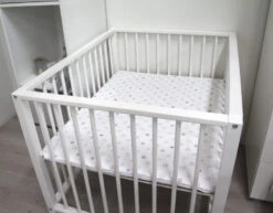 MamaLoes White/Grey Stars Boxdek W-388588 -Babyproducten Winkel mamaloes white grey stars boxdek w 388588