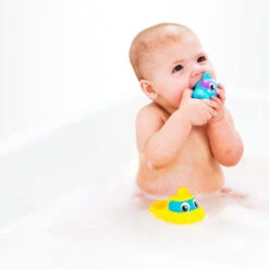 Playgro Rainy Raccoon Submarine Muzikaal Badspeeltje P4087629 -Babyproducten Winkel playgro rainy raccoon submarine muzikaal badspeeltje p4087629 009