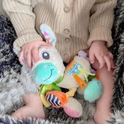 Playgro Sensory Friends Lupe Llama Buggyspeeltje P0188470 -Babyproducten Winkel playgro sensory friends lupe llama buggyspeeltje p0188470 .4