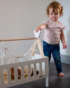Tryco Tipi Houten Poppenbed TR-353013 -Babyproducten Winkel tr 353013 tryco wooden tipi doll bed 05