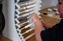 Tryco Dino Houten XL Telraam TR-353014 -Babyproducten Winkel tr 353014 tryco wooden abacus dino 06 1920x1920