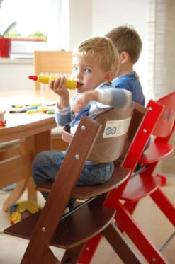 Treppy Walnut Meegroei Kinderstoel 1005 -Babyproducten Winkel treppy meegroei kinderstoel 2 1